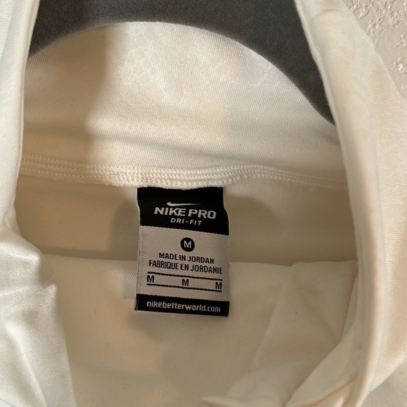 Nike Pro White Monochromatic Reptile Print Dry Fit Activewear Top Size Medium - Picture 3 of 8